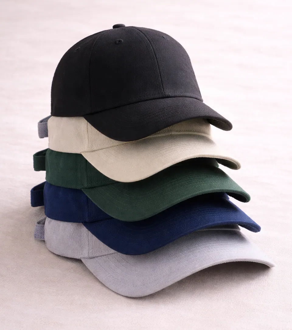 Geborduurde petten