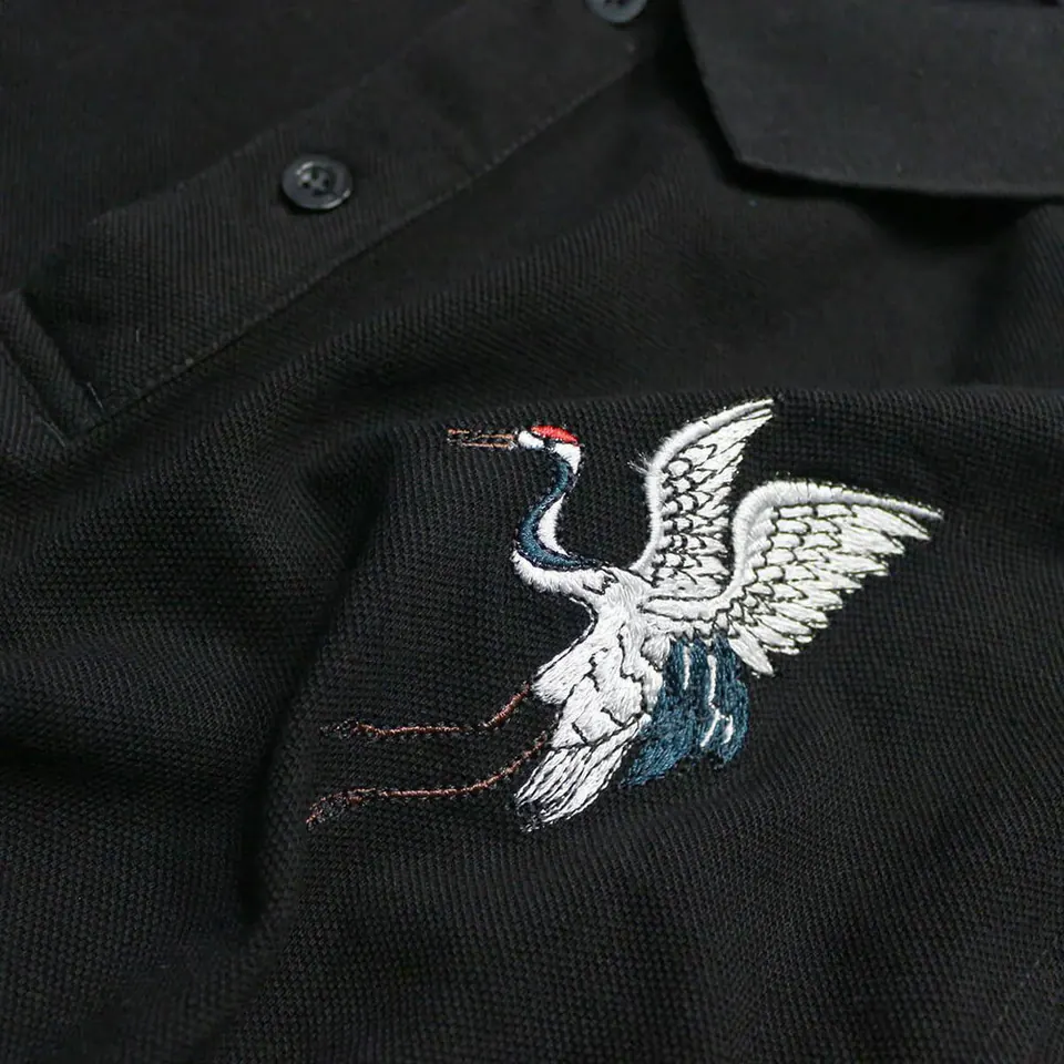 Eerst controleren we voorpand, naden en logodetail