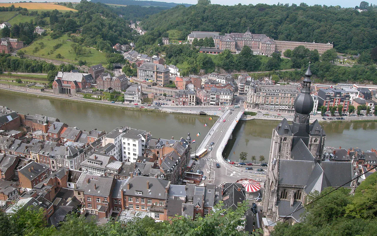 Stadsbeeld van Dinant